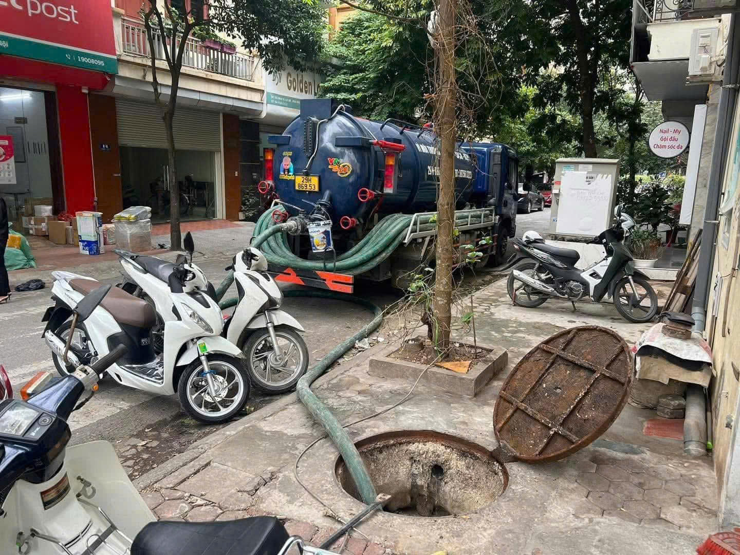 Hút bể phốt tại khu dân cư